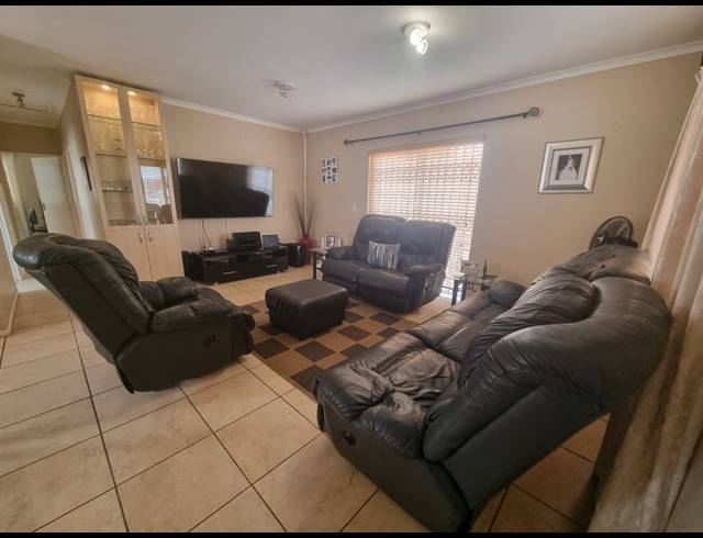 3 BEDROOM HOUSE SOLD IN SONSTRAAL HEIGHTS